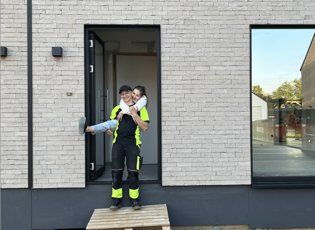 Sarah & Michalli voor hun KEPLER-woning